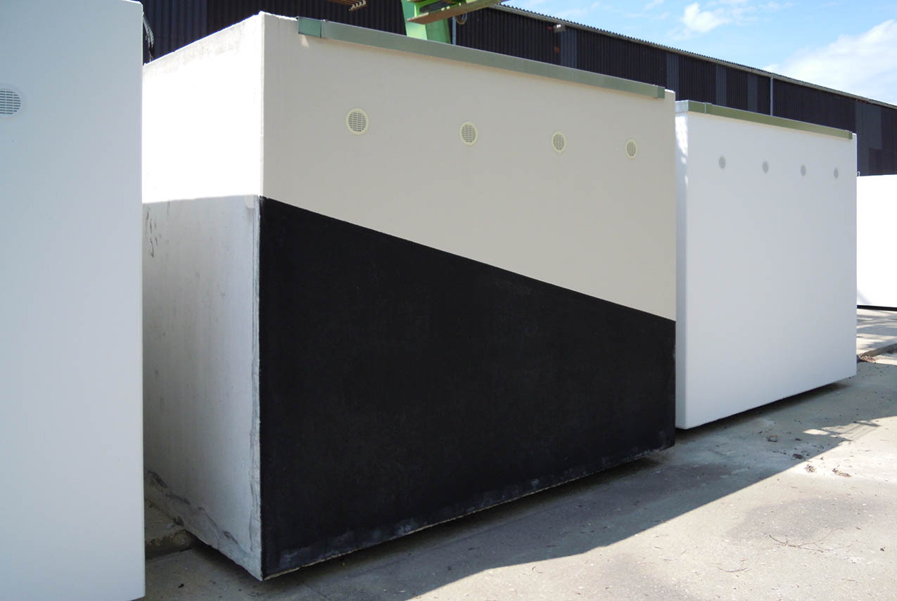 Parois latérale et arrière adaptés au terrain
