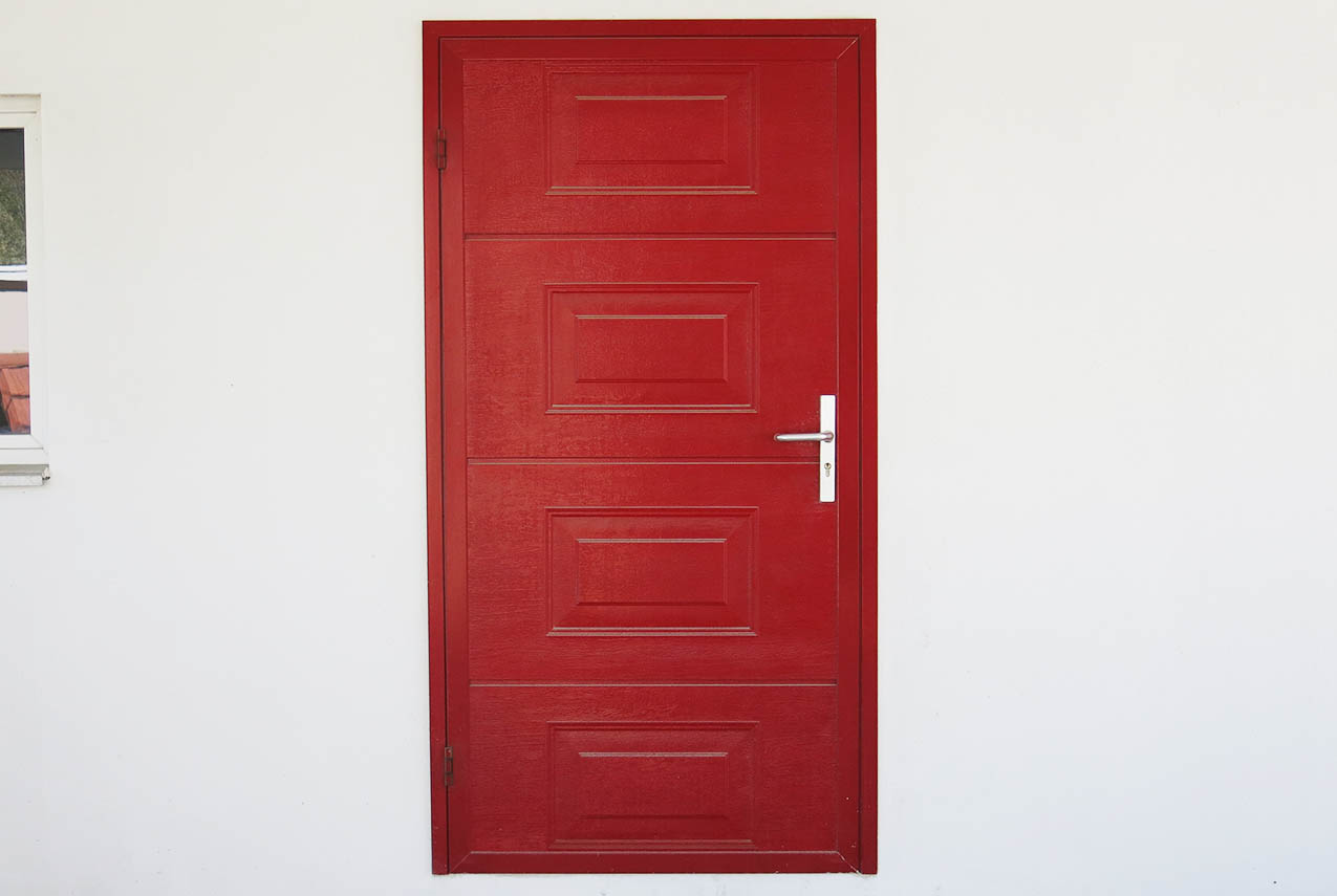 Mit Kassettenprägung in rot