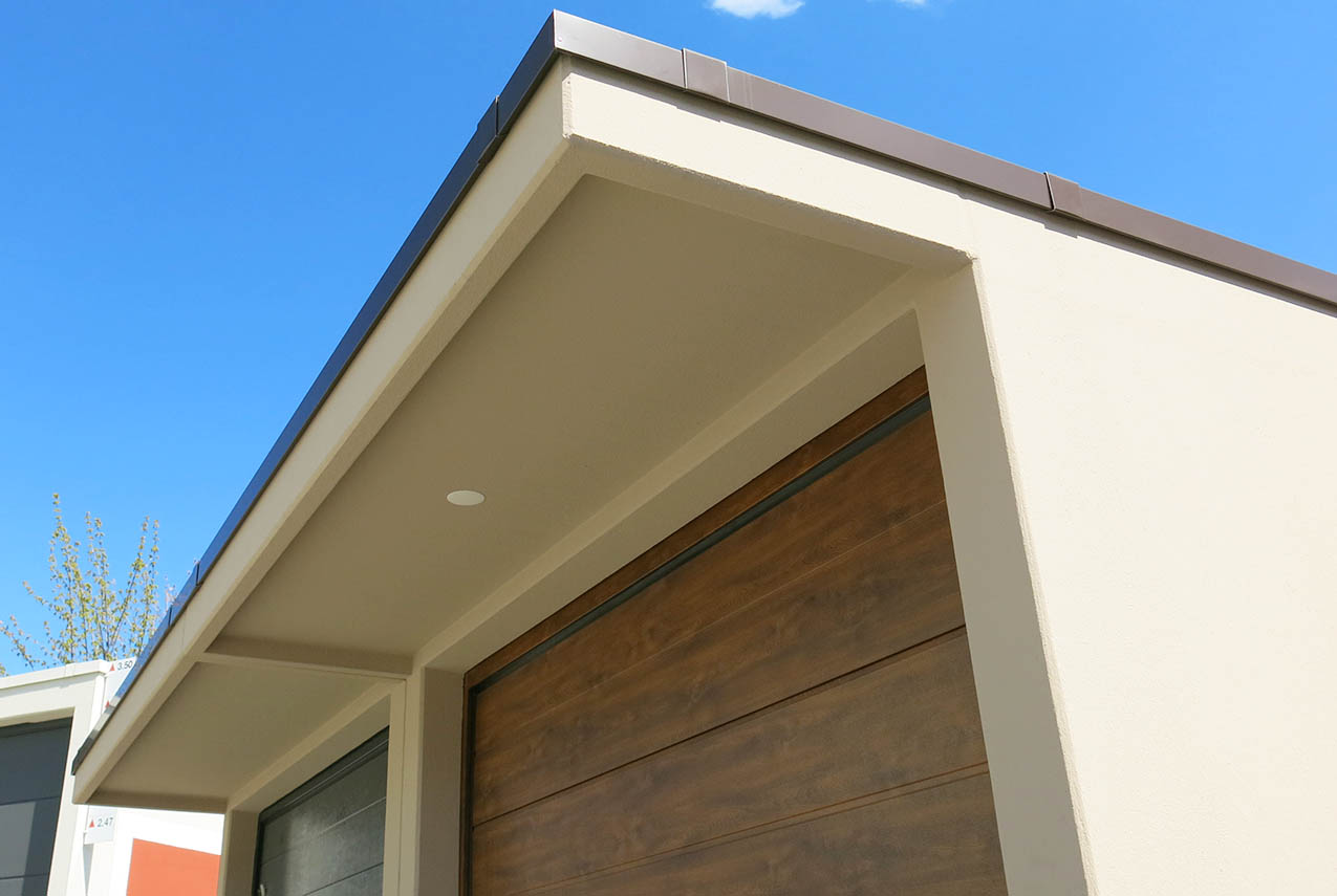 Avant-toit avec un profil en caisson