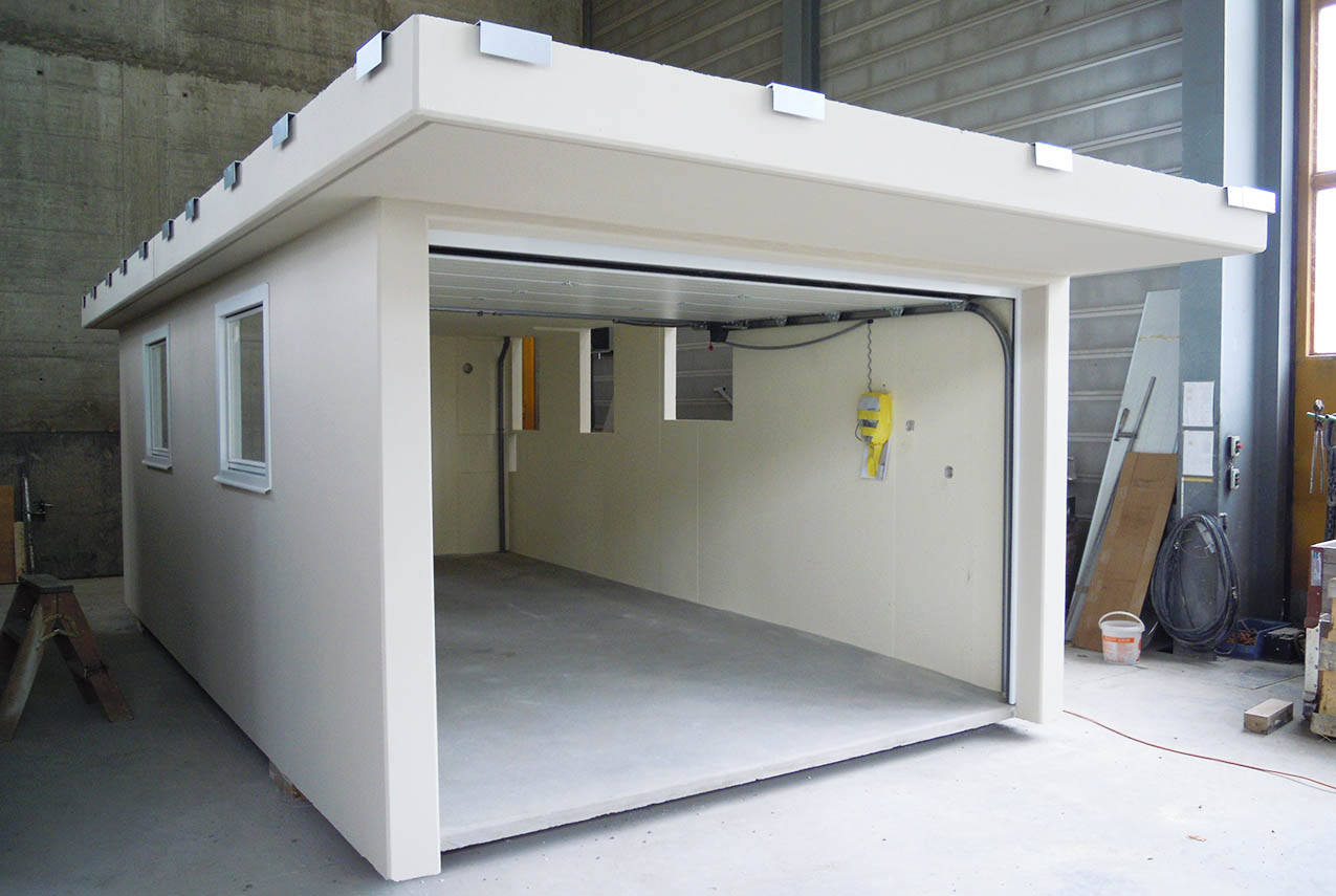 Avant-toit au-dessus de la parois frontale et latérale